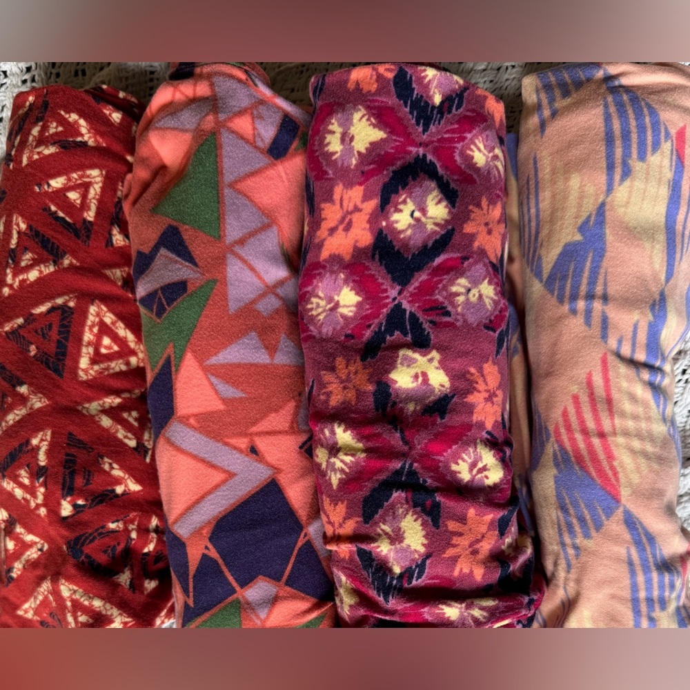 LuLaRoe Tall & Curvy 4 + 1 mystery pair leggings bundle EUC